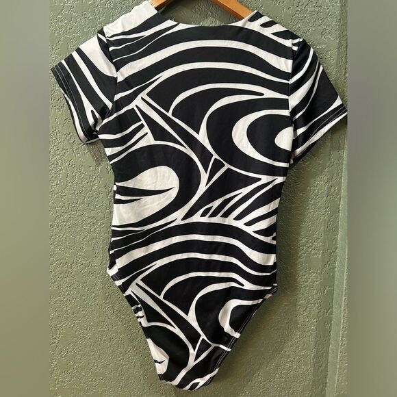 Pretty Little Thing Size 6 Full Body Swim Suit - Picture 5 of 8